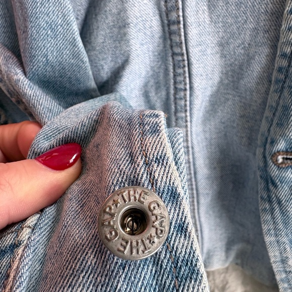 Vintage Gap Light Wash CROPPED Denim Vest with Front Pockets - Picture 4 of 7